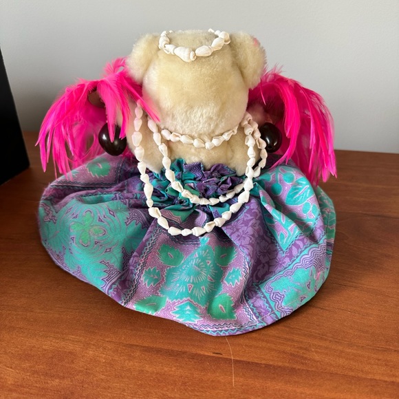 Hawaiian hula bear with 'Uli'uli rattles - Picture 3 of 3